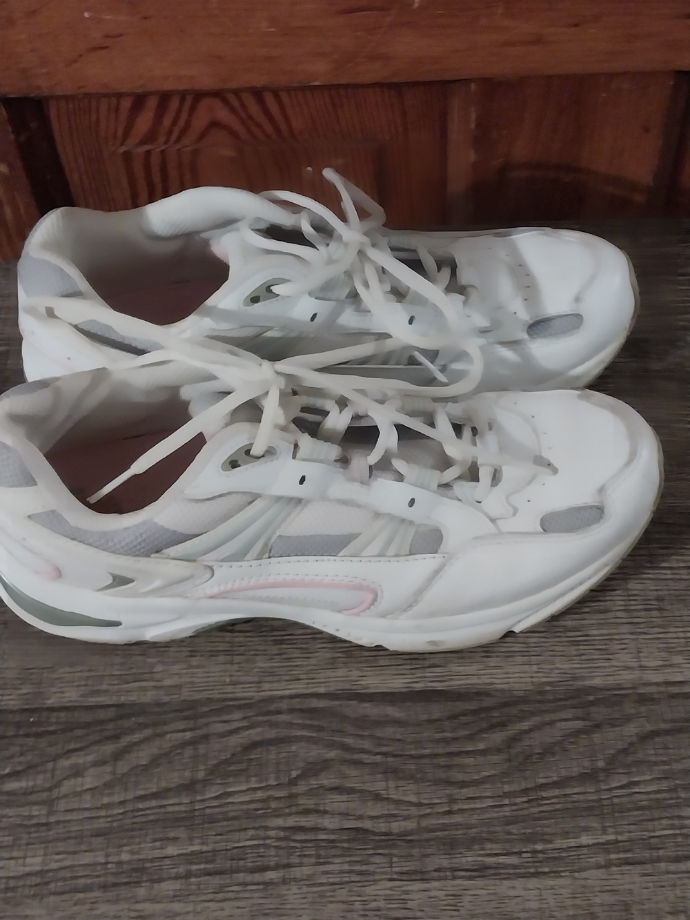 orthaheel White Sneakers with Light Pink Accent - Picture 1 of 4